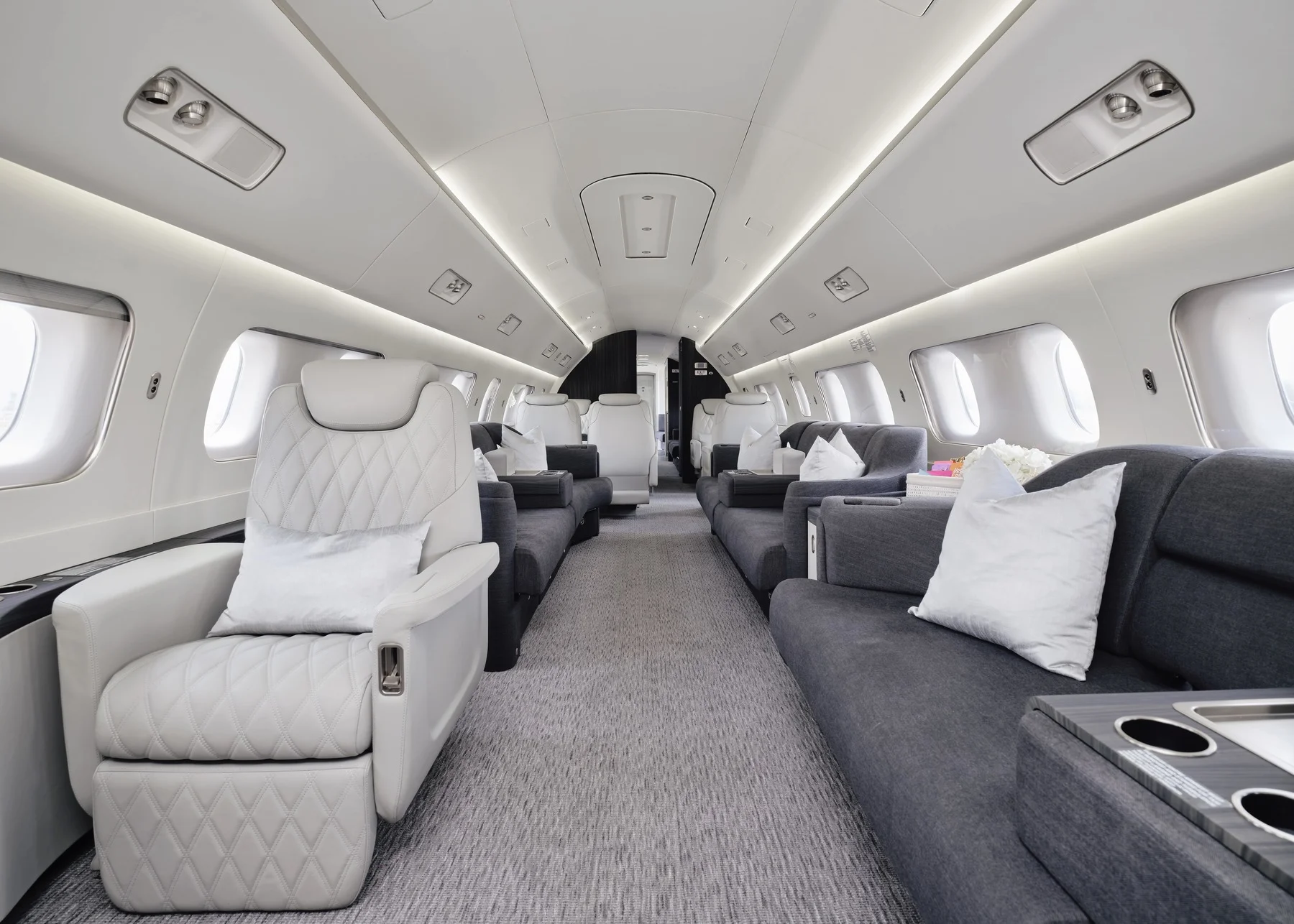 Luxury Air Travel: Exquisite Service, Ultimate Comfort